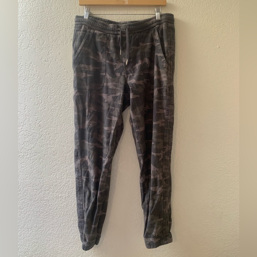 Athleta Camo jogger sweats
